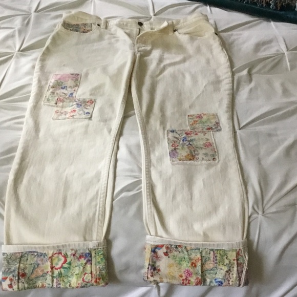 Johnny Was Denim - Johnny Was Cream Cropped Jeans with Floral Accents (EUC)